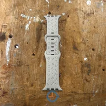 Apple bandje beige letters
