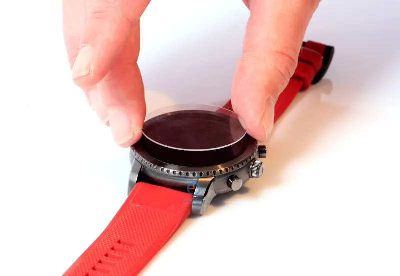 Stap 3 van plaatsen screen protector op smartwatch